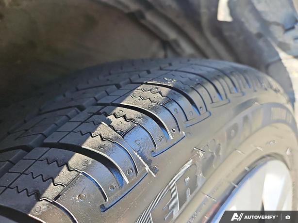 2022 Toyota Corolla LE CVT | Front Collision Mitigation | Bluetooth Connectivity image 7