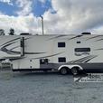 Used 2020 Grand Design Solitude S-Class 3350RL thumbnail image 4