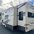 Used 2020 Grand Design Solitude S-Class 3350RL thumbnail image 5