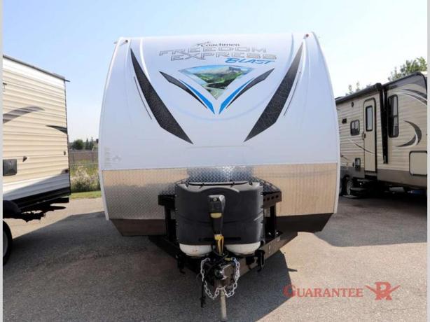 Used 2019 Coachmen RV Freedom Express Blast 271BL image 2