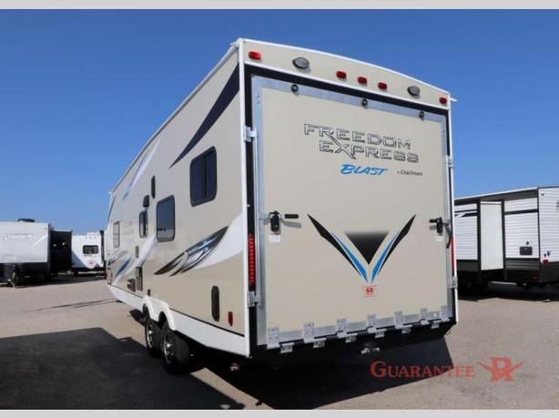 Used 2019 Coachmen RV Freedom Express Blast 271BL image 5
