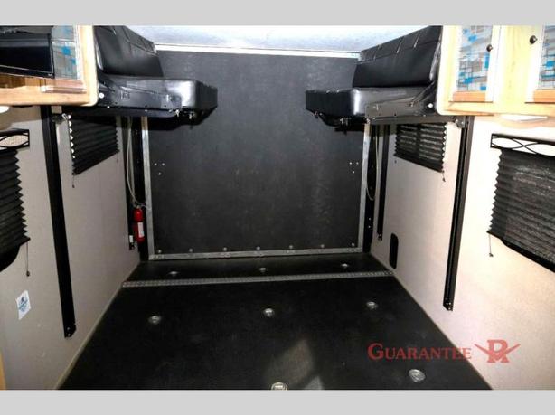 Used 2019 Coachmen RV Freedom Express Blast 271BL image 7