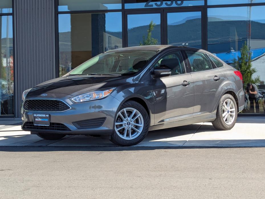 2017 Ford Focus SE - 6-Speed Manual, Dual Zone A/C, SXM Radio display photo