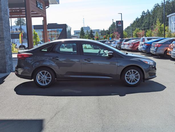 2017 Ford Focus SE - 6-Speed Manual, Dual Zone A/C, SXM Radio image 5