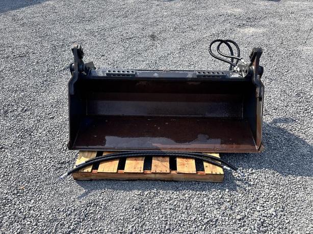 1985 Melroe Company 4 in 1 Bucket image 1