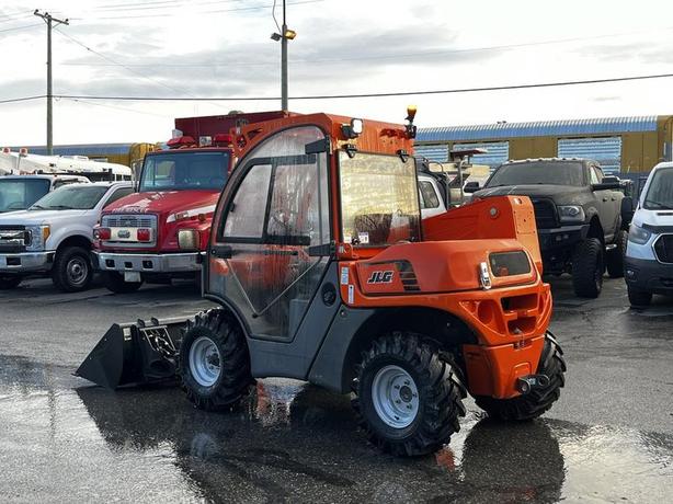 2023 JLG 10054 Ultra Compact Telehandler with Bucket Diesel image 6
