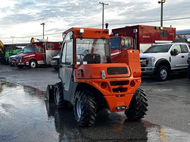 2023 JLG 10054 Ultra Compact Telehandler with Bucket Diesel image 7