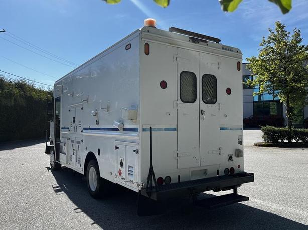 2009 Morgan Olson Workhorse 16-Foot Mobile Service Workshop Step Van image 4