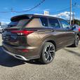 2024 Mitsubishi Outlander PHEV SE thumbnail image 3