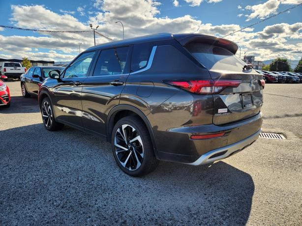 2024 Mitsubishi Outlander PHEV SE image 4
