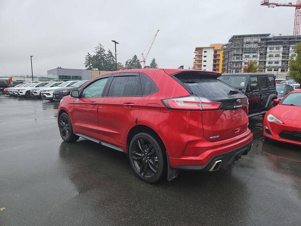 2022 Ford Edge ST AWD | No Reported Accidents! image 4