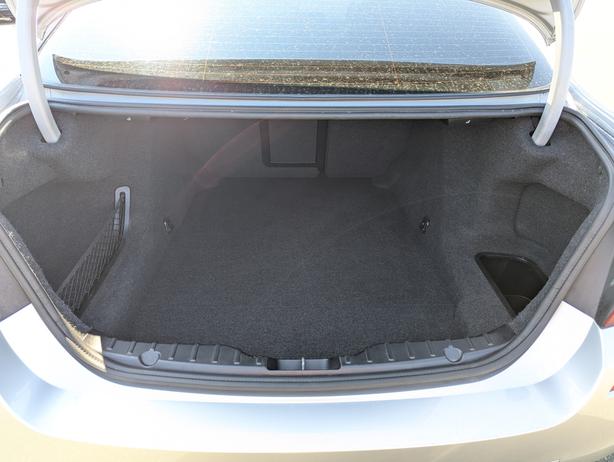 2013 BMW 5 Series 528i xDrive - AWD, Sunroof, Leather, Bluetooth image 8