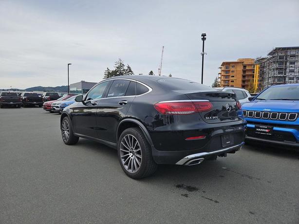 2023 Mercedes-Benz GLC GLC 300 4MATIC Coupe | No Reported Accidents! image 4