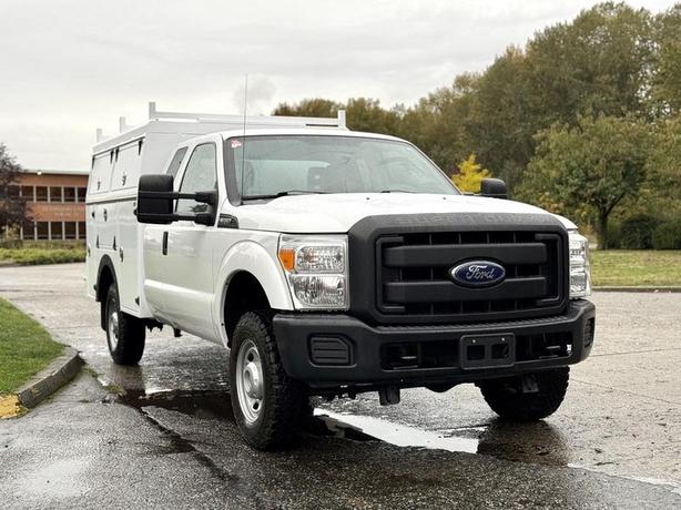 2015 Ford F-350 SD SuperCab 4WD Service Truck with Utility Body image 2