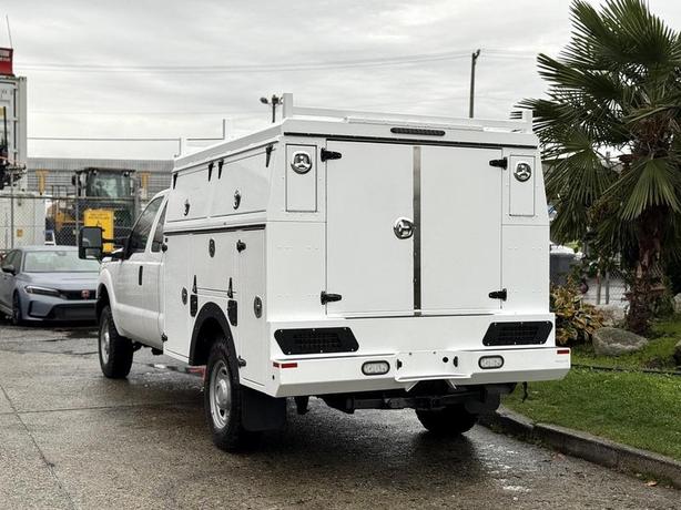 2015 Ford F-350 SD SuperCab 4WD Service Truck with Utility Body image 8
