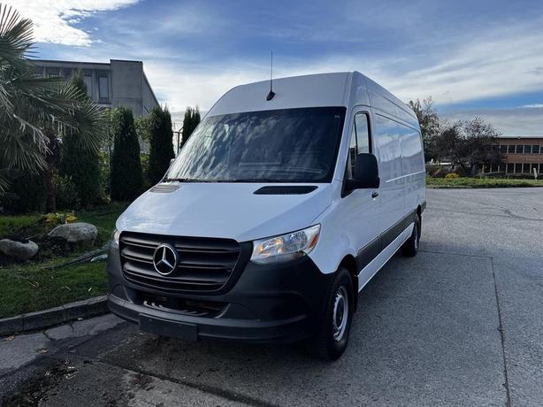 2022 Mercedes-Benz Sprinter 2500 High Roof Cargo Van 170 inch WheelBase Diesel image 5