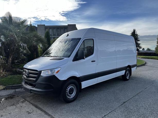 2022 Mercedes-Benz Sprinter 2500 High Roof Cargo Van 170 inch WheelBase Diesel image 6