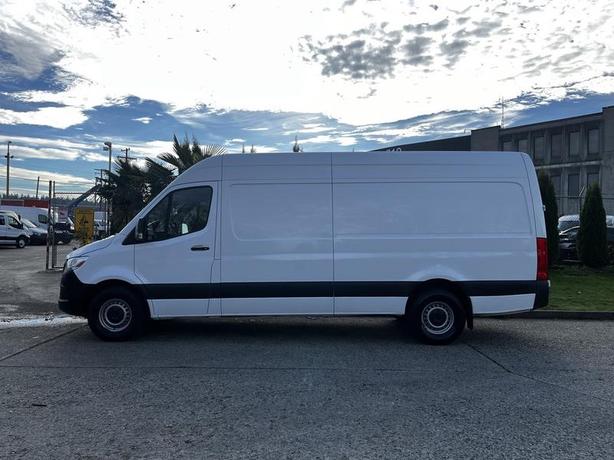 2022 Mercedes-Benz Sprinter 2500 High Roof Cargo Van 170 inch WheelBase Diesel image 7
