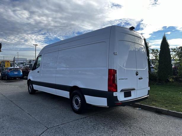 2022 Mercedes-Benz Sprinter 2500 High Roof Cargo Van 170 inch WheelBase Diesel image 8