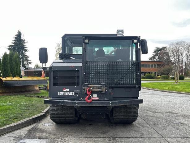 2023 Prinoth Panther T6 12 Passenger Crew Cab Carrier 4WD Diesel image 3