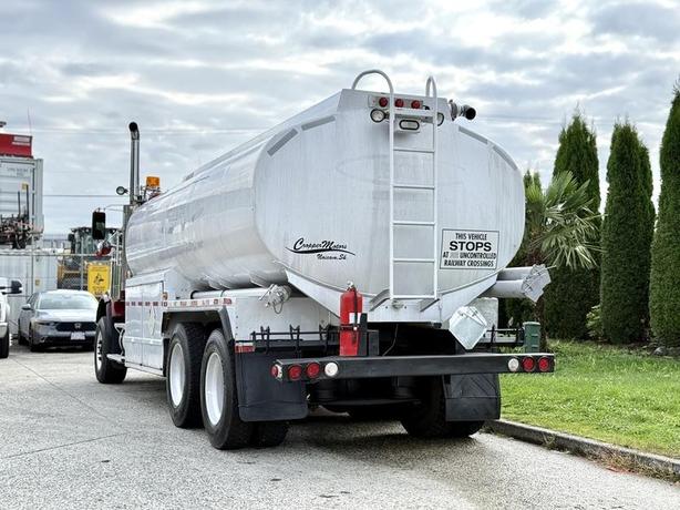 2007 Freightliner FLD120 18,100-Litre Fuel Tank Truck Diesel with Air Brakes image 7