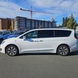 2020 Chrysler Pacifica Hybrid Limited | Remote Start | Cruise Control! thumbnail image 3