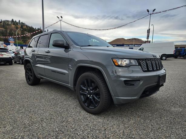 2020 Jeep Grand Cherokee Altitude | Trailer Tow Package | Power Sunroof | Alpine image 2
