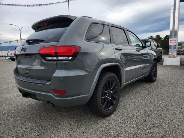2020 Jeep Grand Cherokee Altitude | Trailer Tow Package | Power Sunroof | Alpine image 3