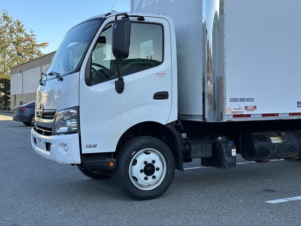 2019 Hino 195 image 4