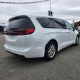 2024 Chrysler Pacifica Touring-L thumbnail image 3