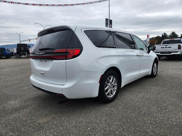2024 Chrysler Pacifica Touring-L image 3