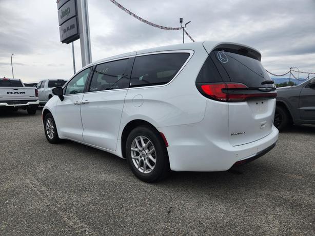 2024 Chrysler Pacifica Touring-L image 4