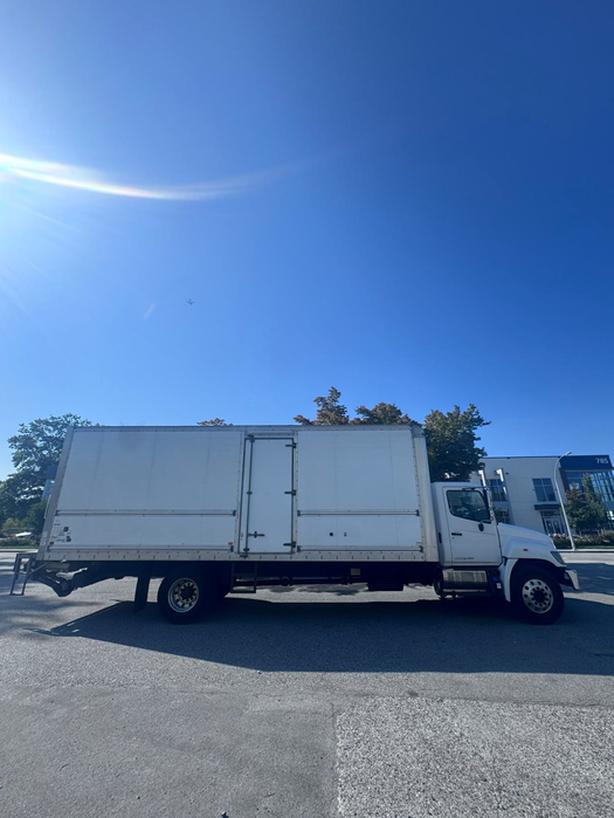 2018 Hino 338 image 4