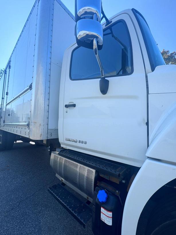 2018 Hino 338 image 5