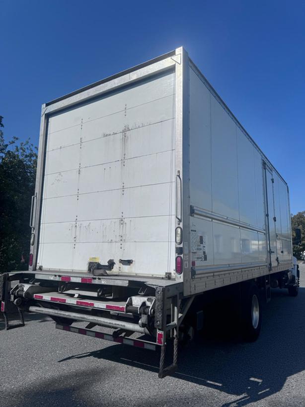 2018 Hino 338 image 8