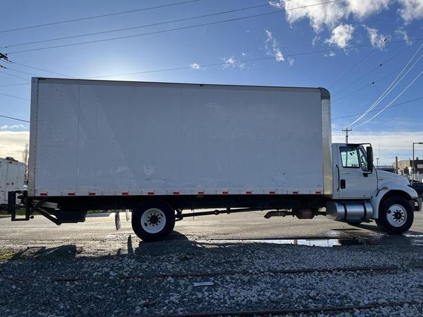 2013 International 4300 24 Foot Cube Van Hydraulic Brakes Diesel Power Tail Gate image 7