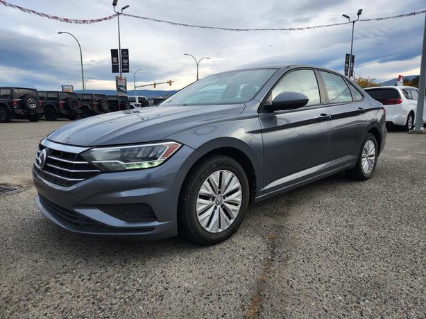 2019 Volkswagen Jetta Comfortline | 6-Speed Manual | Heated Seats | Apple CarPla image 1