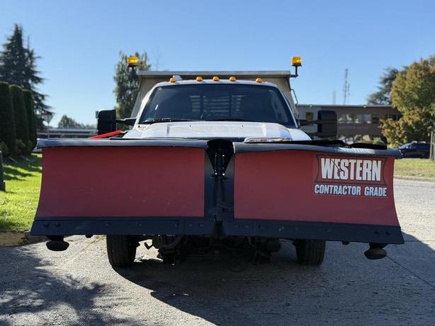 2011 Ford F-550 4x4 Flat Deck Plow Truck with Swenson Sander image 3