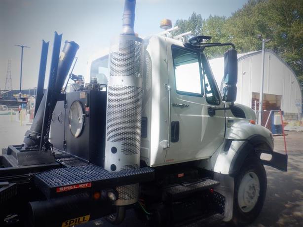 2012 International 7400 Cab and Chassis Diesel With Air Brakes image 7