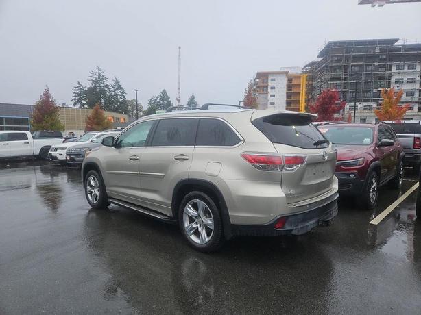 2015 Toyota Highlander Limited AWD | Premium Leather! image 4