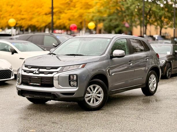 2023 Mitsubishi RVR image 2