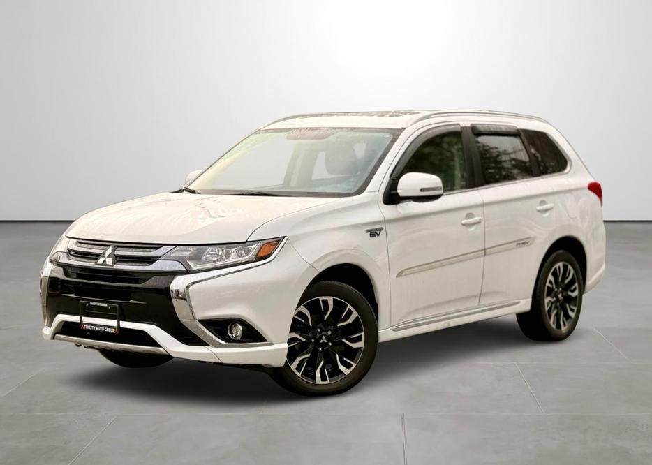 2018 Mitsubishi Outlander PHEV display photo