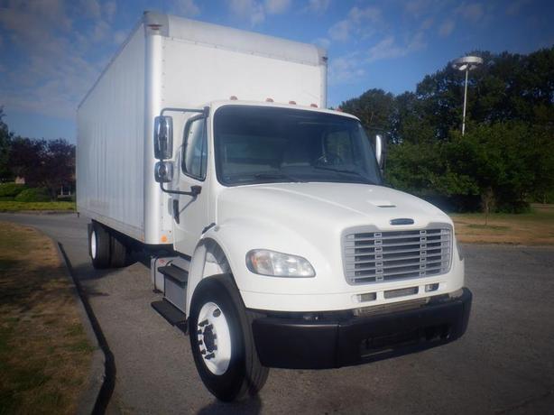 2016 Freightliner M2 106 Medium Duty 24 foot Cube Van Diesel Dually With Air Bra image 4