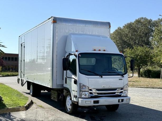 2019 Isuzu NRR Diesel 24-Foot Cube Van with Rear Side Doors image 2
