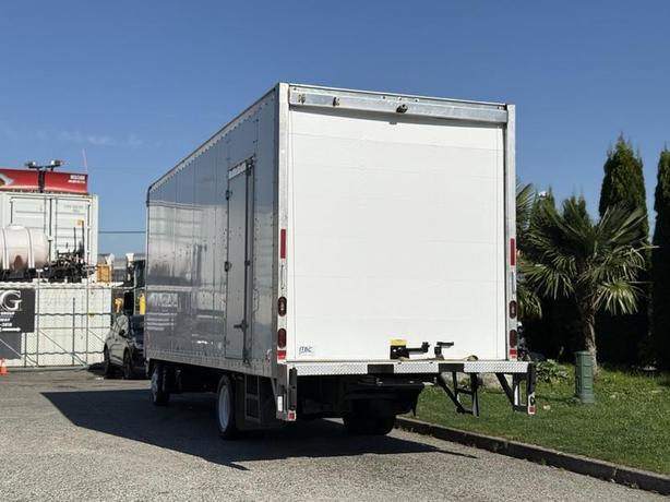 2019 Isuzu NRR Diesel 24-Foot Cube Van with Rear Side Doors image 8