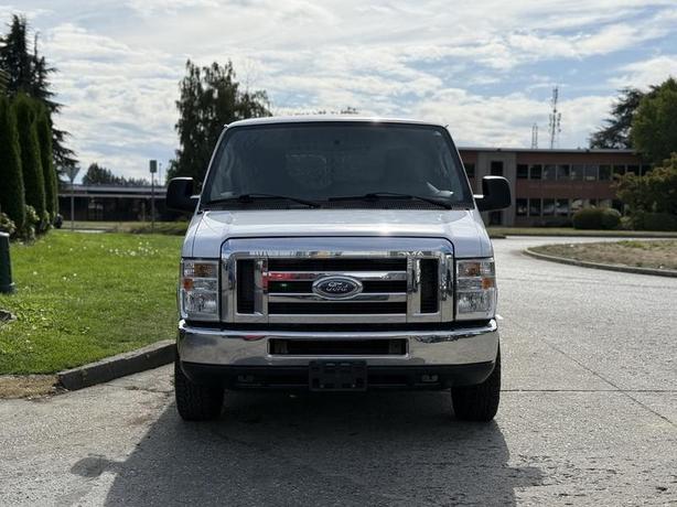 2013 Ford Econoline E-250 SuperDuty Cargo Van image 3