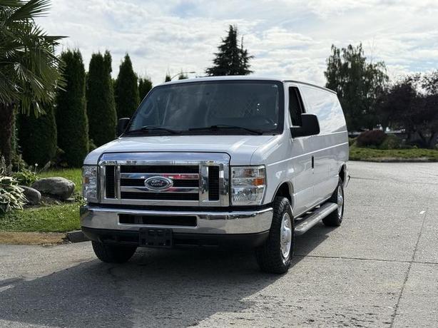 2013 Ford Econoline E-250 SuperDuty Cargo Van image 4