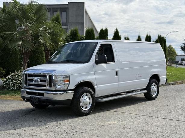 2013 Ford Econoline E-250 SuperDuty Cargo Van image 5
