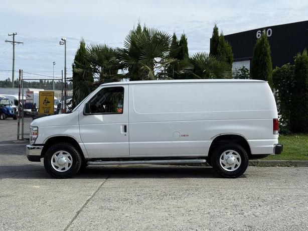 2013 Ford Econoline E-250 SuperDuty Cargo Van image 6