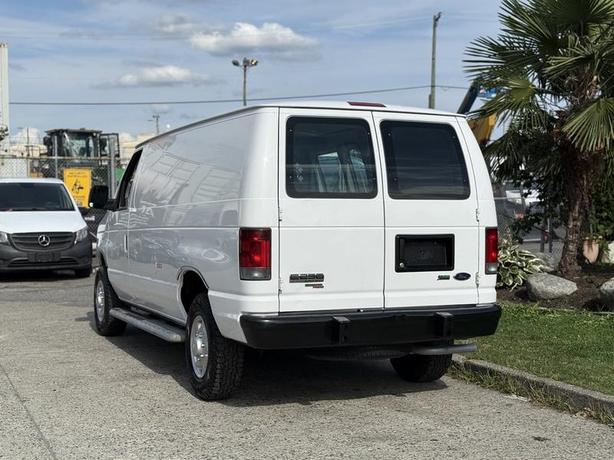 2013 Ford Econoline E-250 SuperDuty Cargo Van image 8